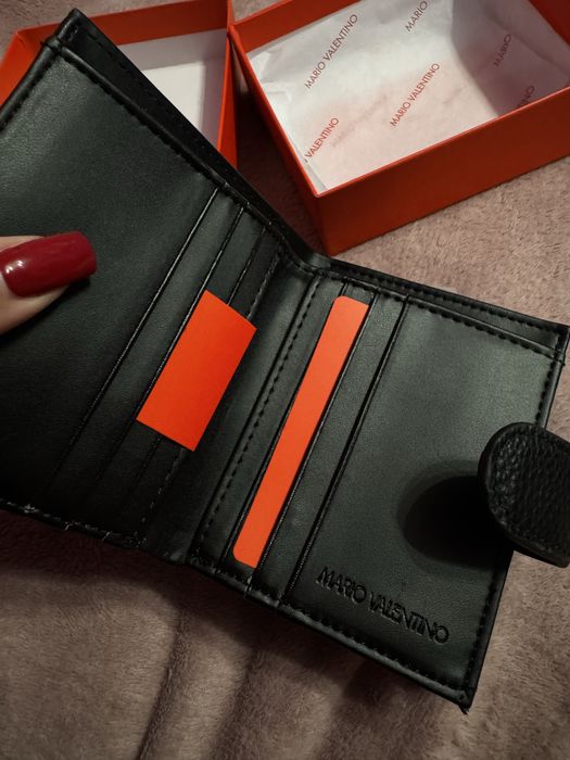 Чисто ново портмоне Valentino