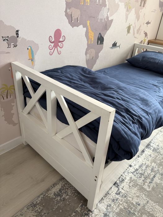 Деревянный кровать