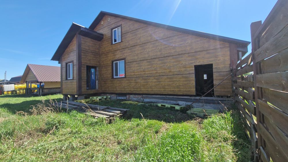 Продам дом 8х8 в черновой отделке.