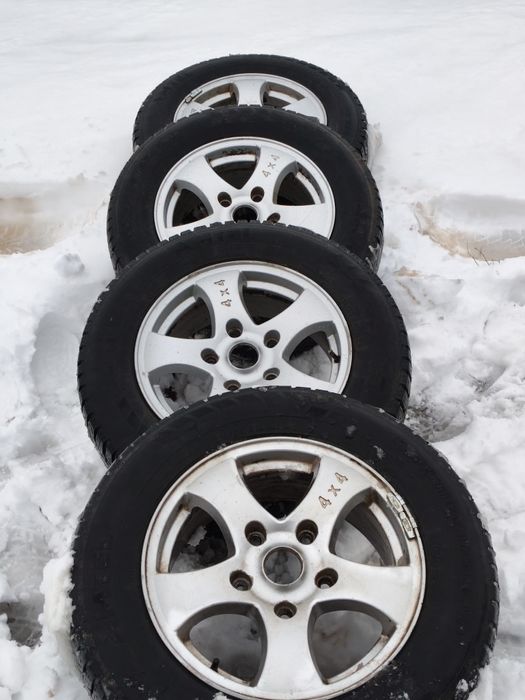 Нива шины диски продам