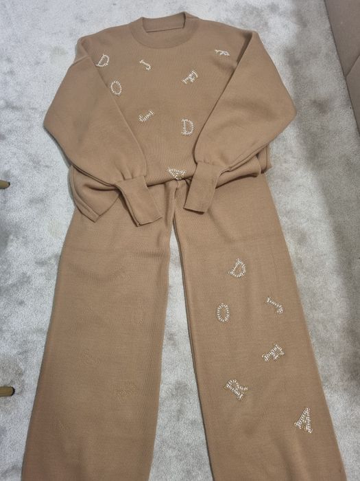 Комплект в цвят екрю, Djofra