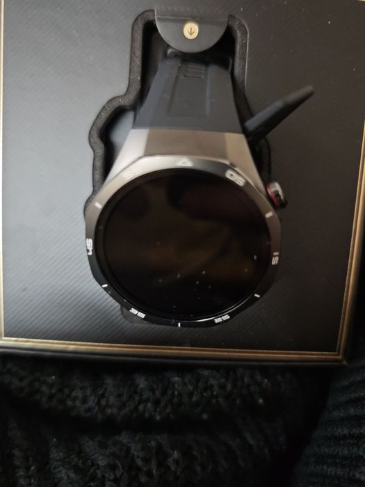 Часовник Huawei GT 5 pro ,като нов