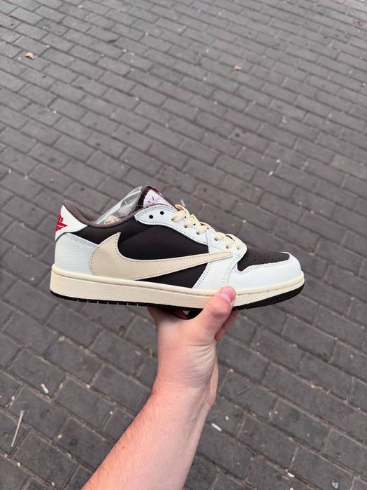 Nike air jordan x travis scot