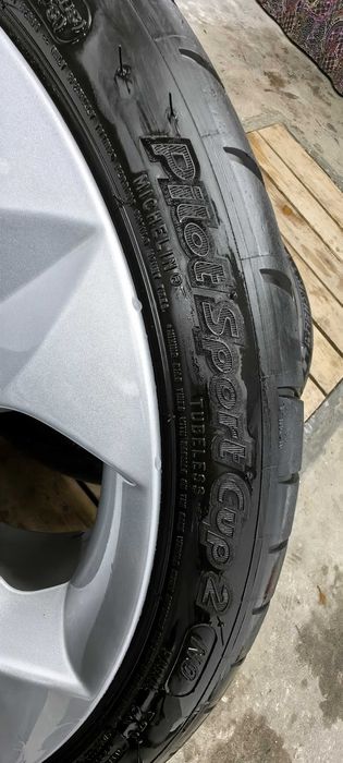 Michelin Pilot Cup 2 235/35/19 24dot