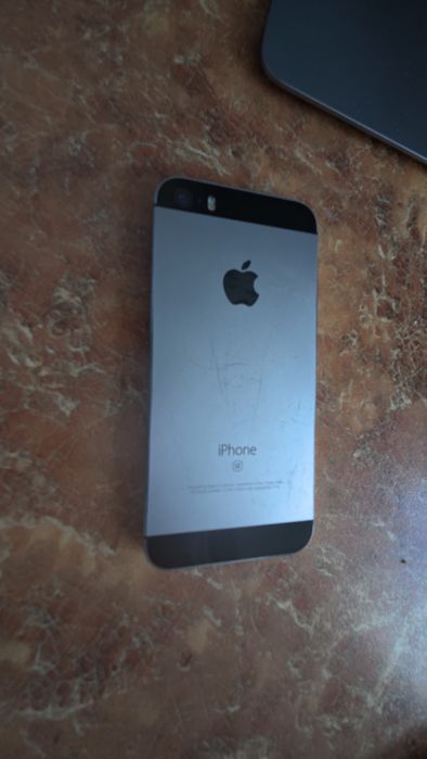 Iphone se 32gb.