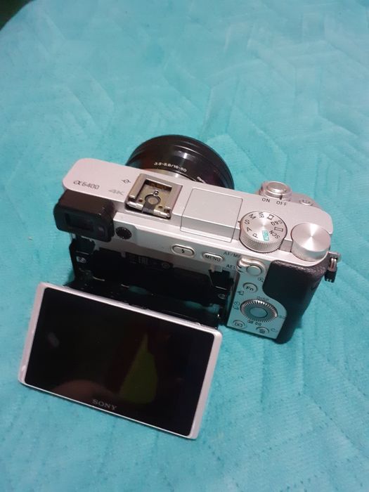 Vand Sony a6400 cu kit 16-50 f3.5-5,6 sau îl închiriez