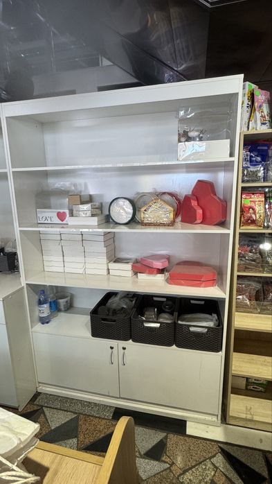 Подается стеллаж полка