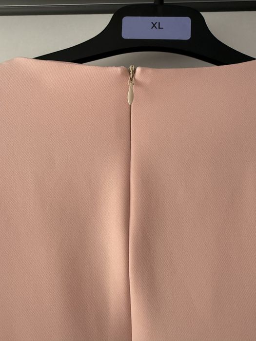 Vand rochie eleganta pentru diferite ocazii