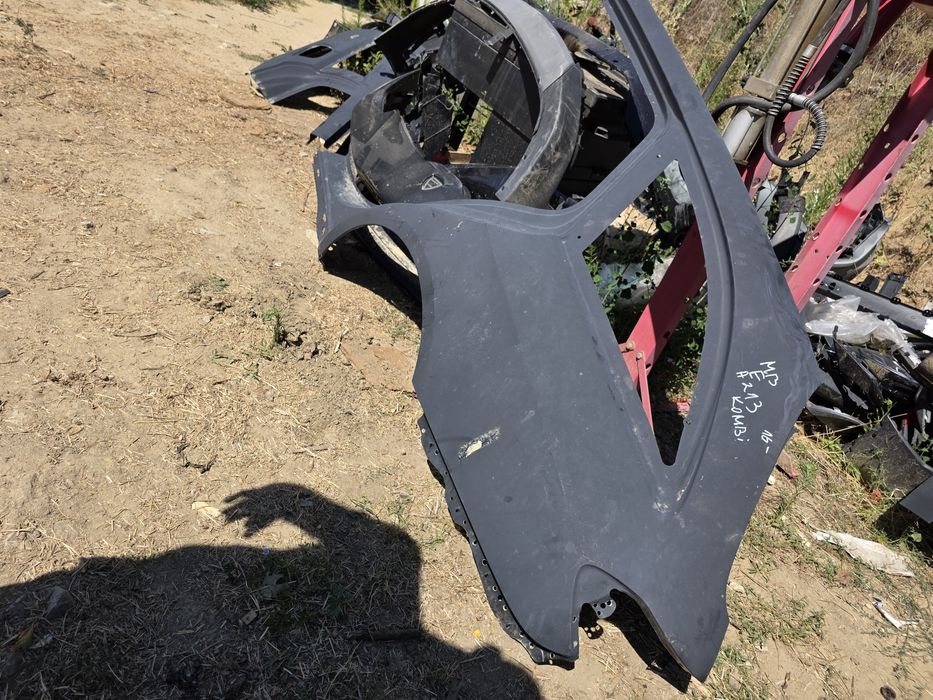 Mercedes Benz E A213 kombi 2020 заден ляв и десен калник панел