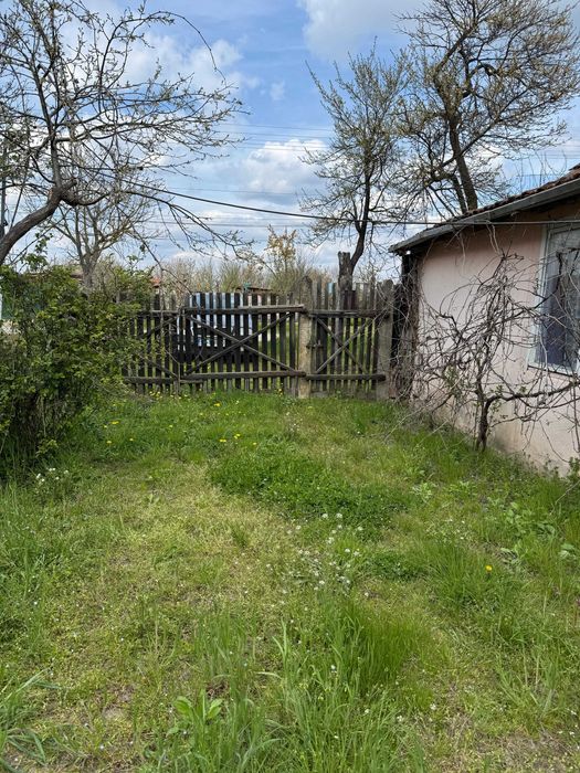 Teren intravilan cu casa batraneasca in vatra satului Dragsina