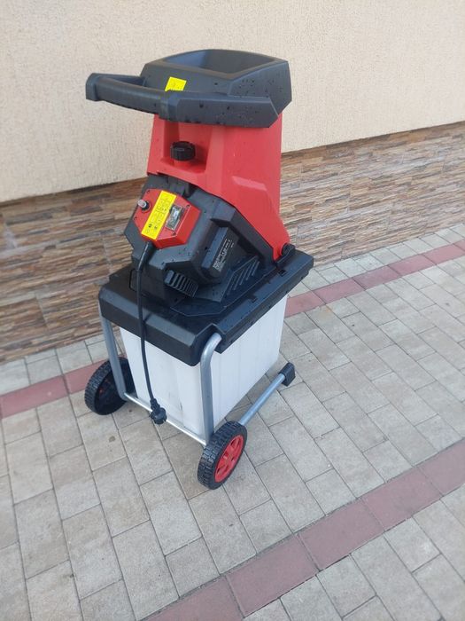 Tocator crengi, resturi vegetale, fructe