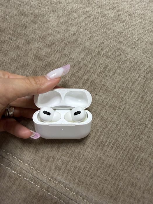 Casti air pods pro 1 ORIGINALE cu defect citeste descrierea