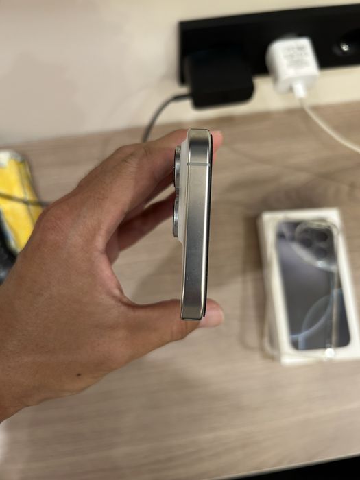 Продам iphone 16 pro 512gb