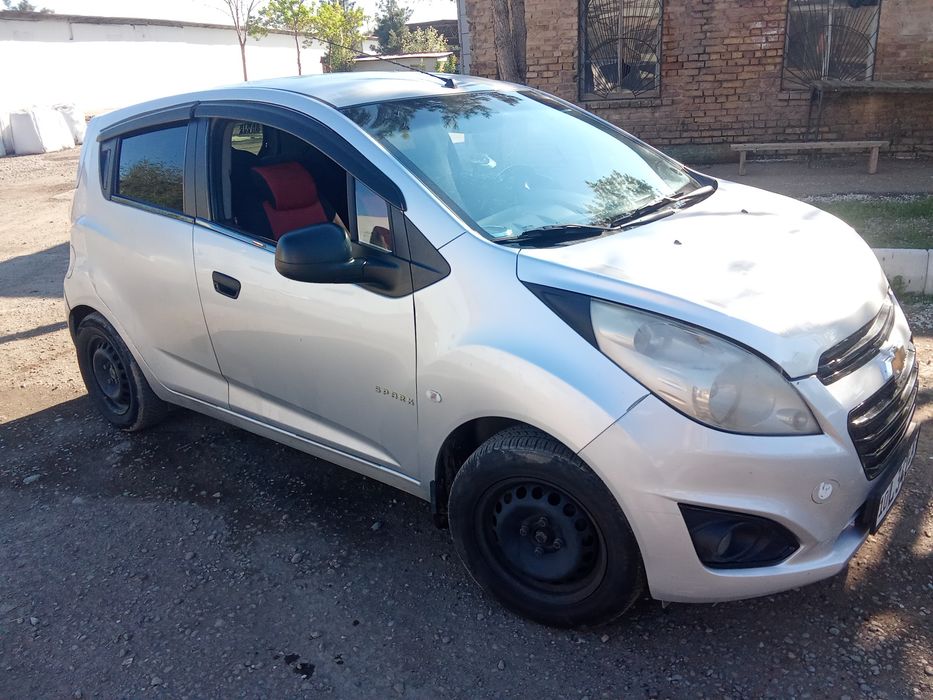 Продается спарк 2014 года. Газ бензин Цена 4000уе. Газ 4 поколение.