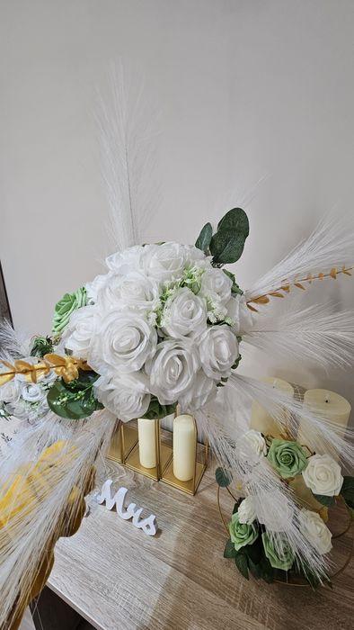 Сватбена украса в златно, зелено и бяло