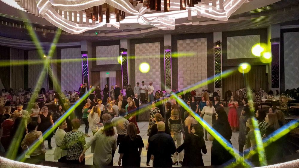 Moving Head Beam 14R 295W + Case - Evenimente | DJ | Formație