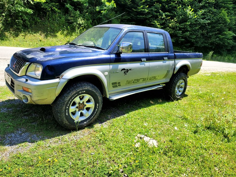 Vând sau dezmembrez Mitsubishi l200