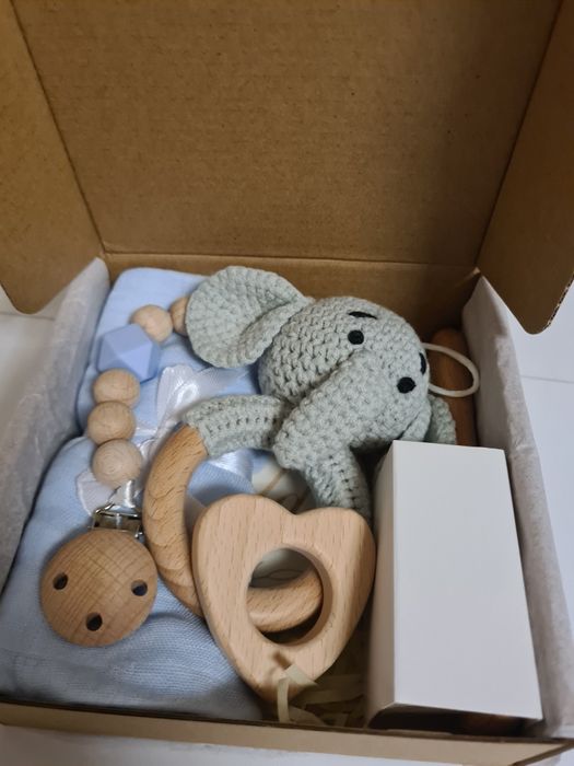 Set Cadou Premium din 6 piese pentru bebe-zornaitoare Elefant
