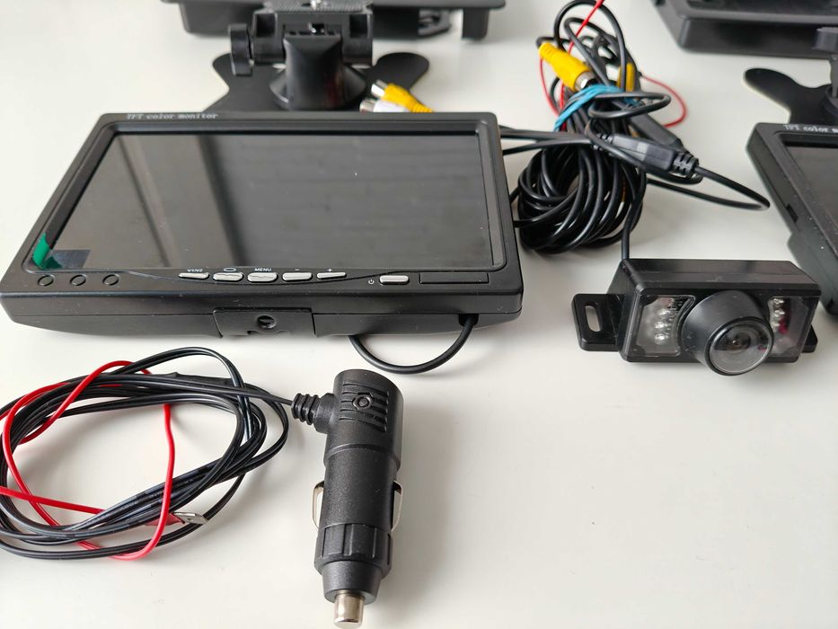 Camera video cu monitor auto