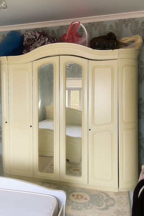 Спальный гарнитур б/у состояния отличная срочно продам