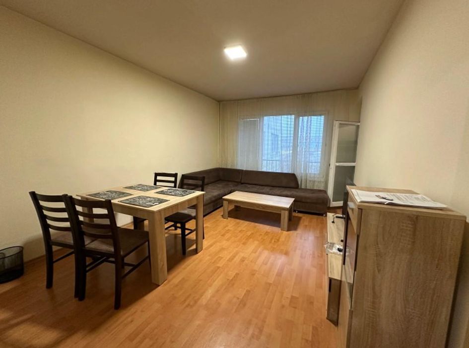 Двустаен апартамент в ж.к. Дружба 2.