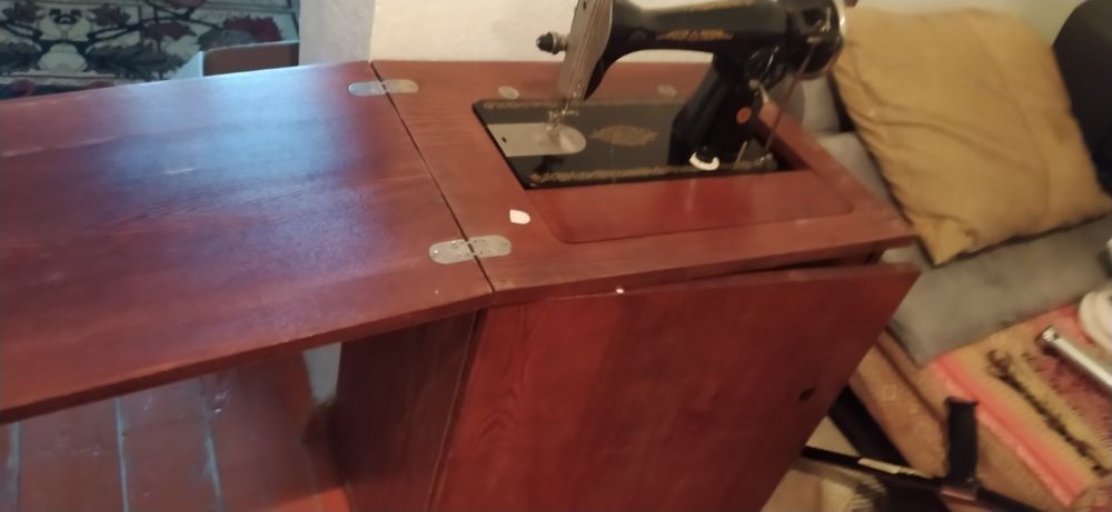 Швейная машинка ножная