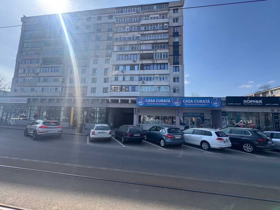 Spatiu comercial aprox 200 mp Bld .Independentei nr.59 bl.Turn- Braila