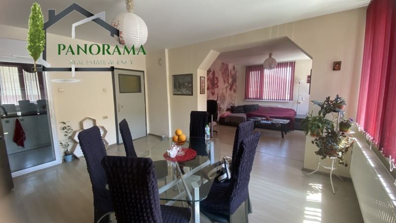 Продава се Многостаен апартамент в Шумен, Център - 103 кв.м за 1641 €/кв.м - Снимка #3
