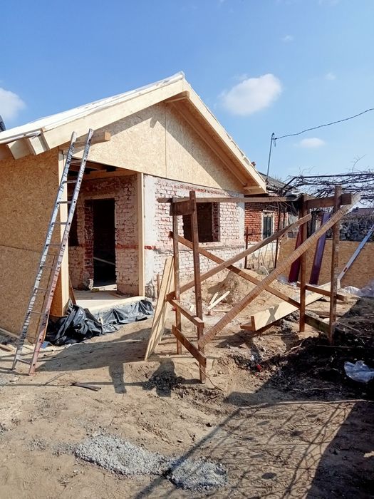 Construcții Acoperisuri Dulgherie Mansardare Reparații urgente