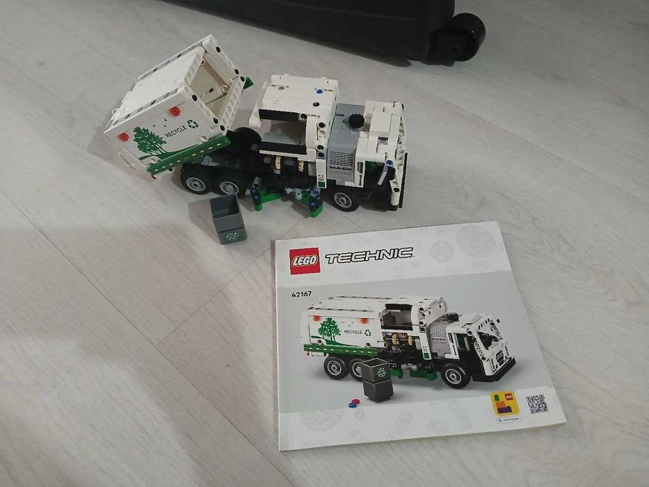 Lego Technic Mack LR Electric Garbage Truck (42167)