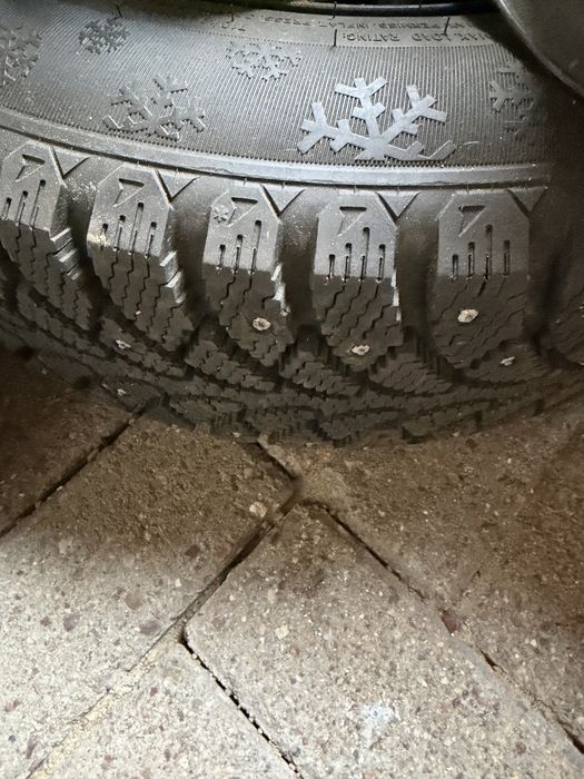 Продам колеса с резиной 205/60/16 Toyota