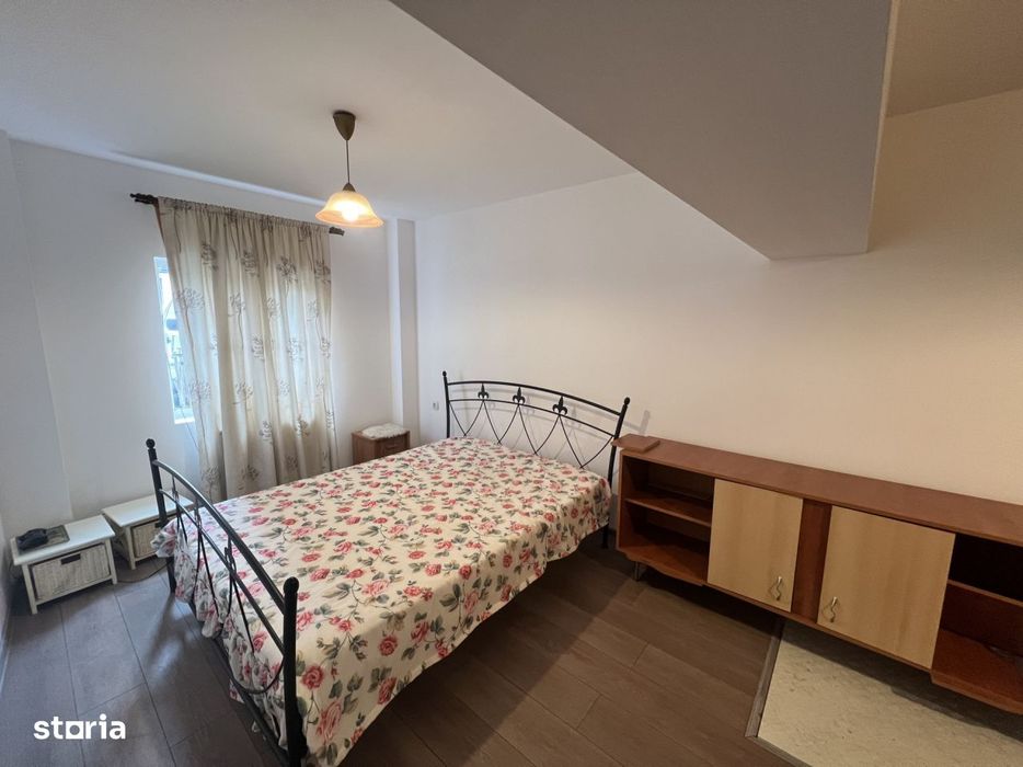 Garsoniera spatioasa, la curte