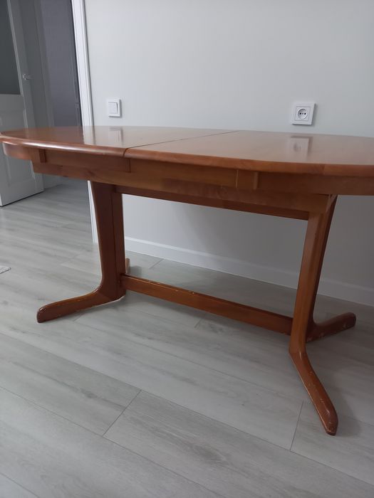 Стол             .