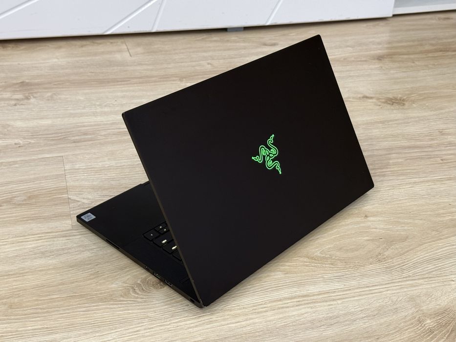 15.6’Full HD IPS 300Hz/RTX 2080 Super 8GB/I7-10875H/Razer Blade Advanced 15/32GB DDR4/1TB SSD