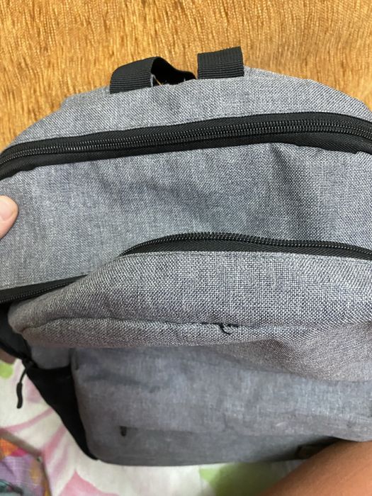 продам рюкзак,два кармашка,вместительный