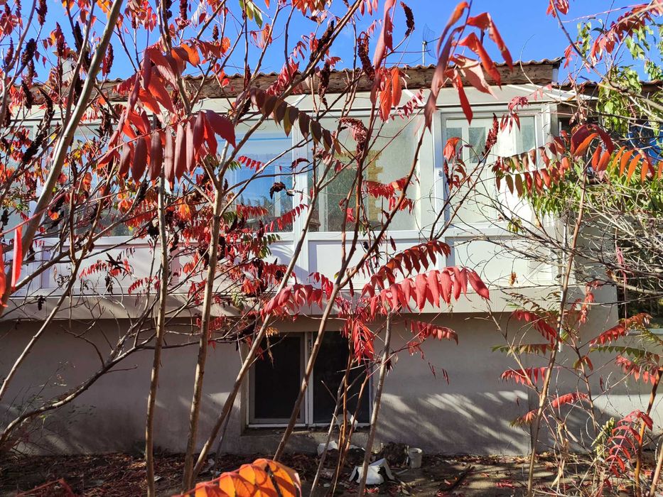 Реновирана къща с голяма квадратура