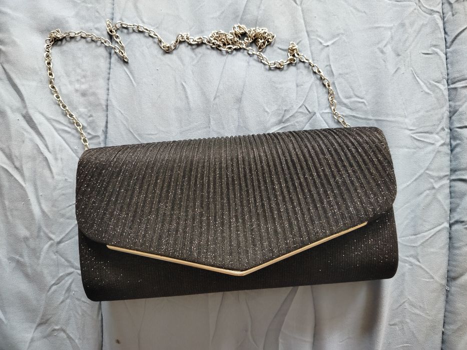 Елегантна черна бална рокля в комплект с официална чанта