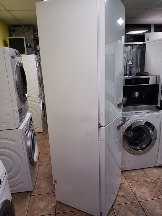 Хладилник с фризер Миеле Miele Made in Germany A+++ 2 години гаранция!