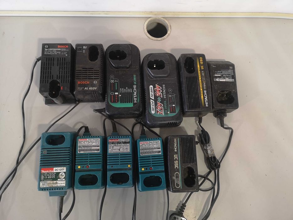 Зарядно / дни за батерии - Bosch , Makita ,Hitachi