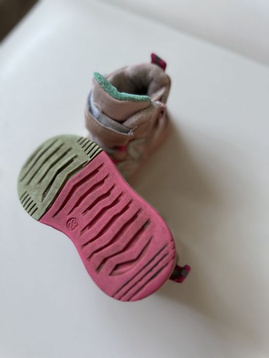 Продам детскую обувь