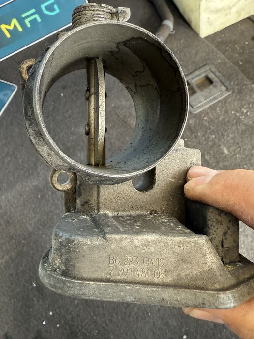 Дроселова клапа BMW E60 E61 3.0D 9148105 E90 E91