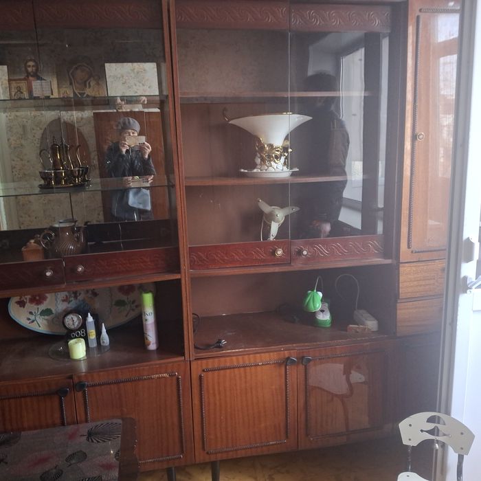 Продам мебель б/у сервант,шкаф,диван