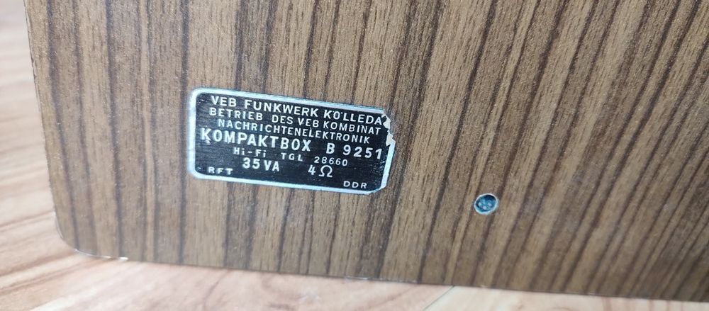 boxe două buc.(vezi cablu, mufe)