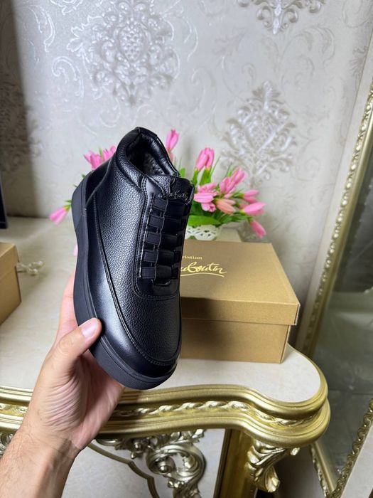 LOUBOUTIN детские сапожки с красными подошве