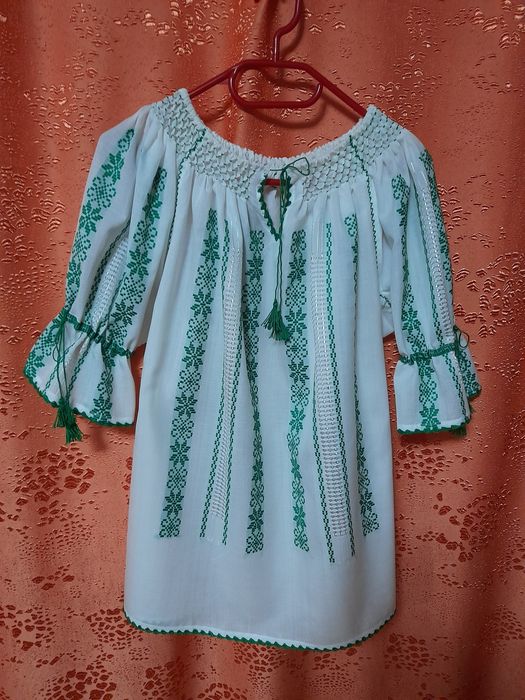 Ie traditionala tesuta manual la razboi.