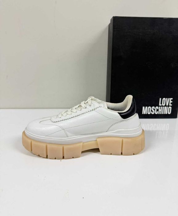 Love Moschino Eclipse