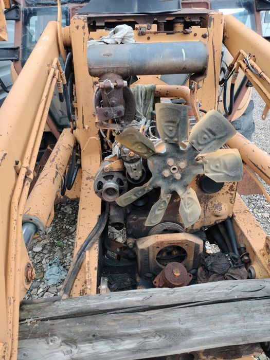 Dezmembrez Buldoexcavator Case 580 k