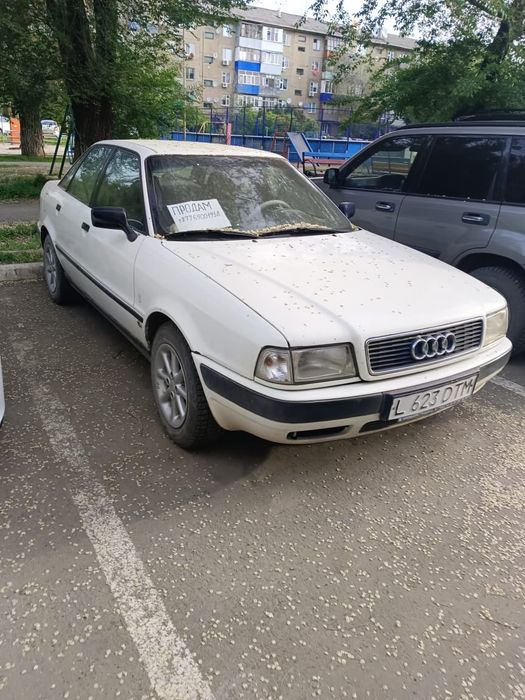 Автомобиль ауди 80 В4