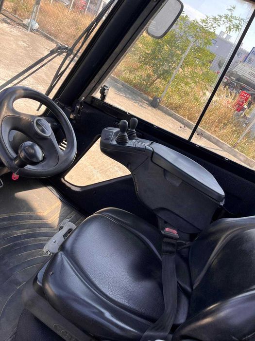 Motostivuitor Linde H30D Diesel 3T 2013 5.366 h 4,35 m 13500  EUR negociabil