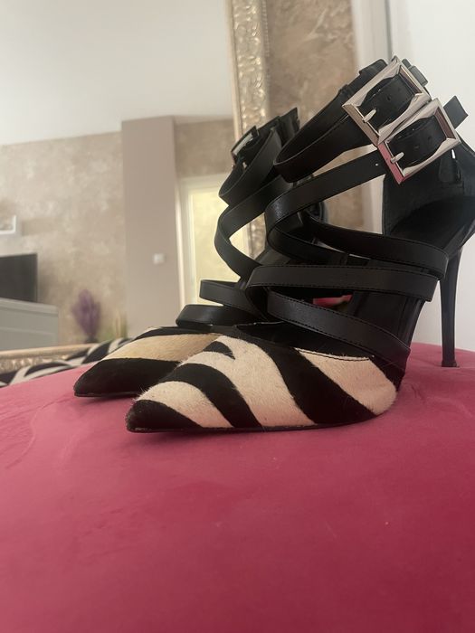 Черно бяло обувки 38-ми номер естествена кожа Guess